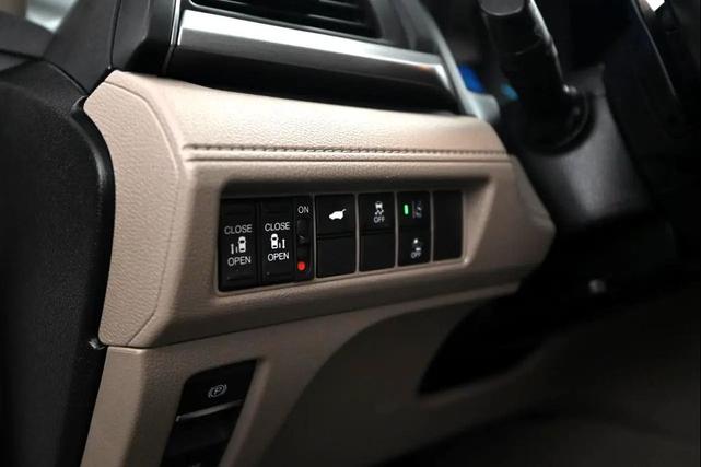 Photo of 2019 White Diamond Pearl Honda Odyssey