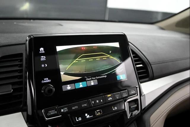 Photo of 2019 White Diamond Pearl Honda Odyssey