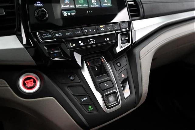 Photo of 2019 White Diamond Pearl Honda Odyssey