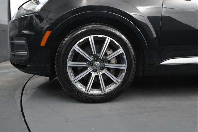 Photo of 2017 Black Audi Q7