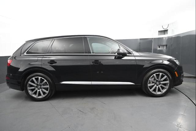 Photo of 2017 Black Audi Q7
