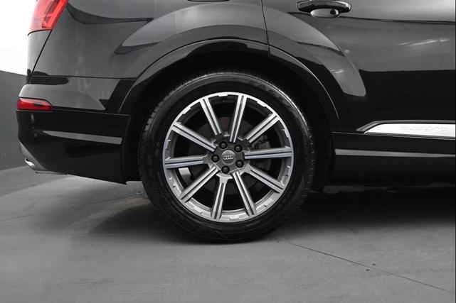 Photo of 2017 Black Audi Q7