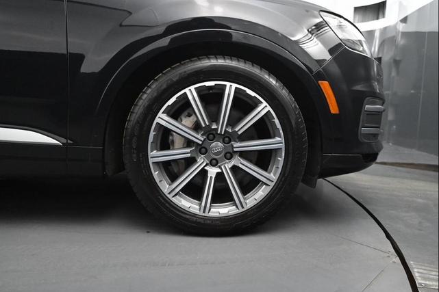 Photo of 2017 Black Audi Q7