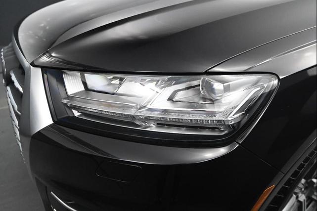 Photo of 2017 Black Audi Q7