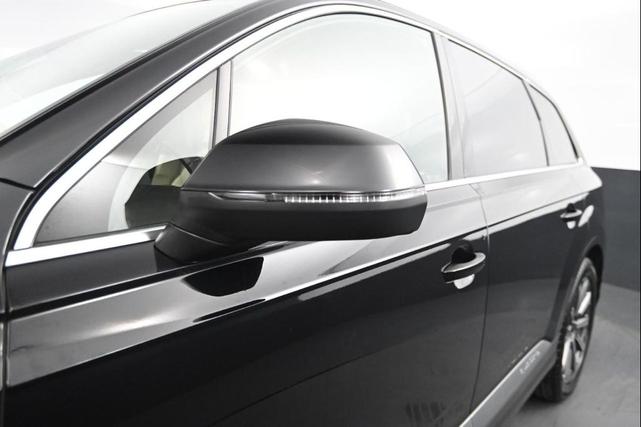 Photo of 2017 Black Audi Q7