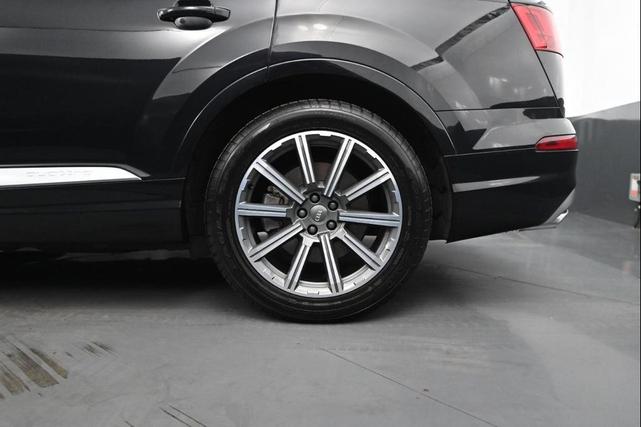 Photo of 2017 Black Audi Q7
