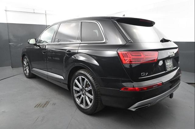 Photo of 2017 Black Audi Q7