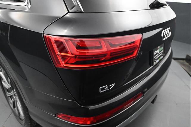 Photo of 2017 Black Audi Q7