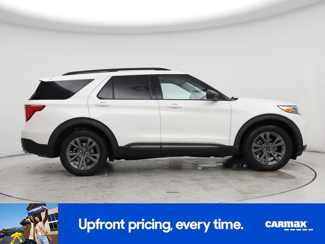 Photo of 2021 White Ford Explorer