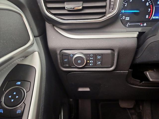 Photo of 2021 White Ford Explorer