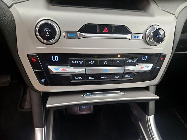 Photo of 2021 White Ford Explorer