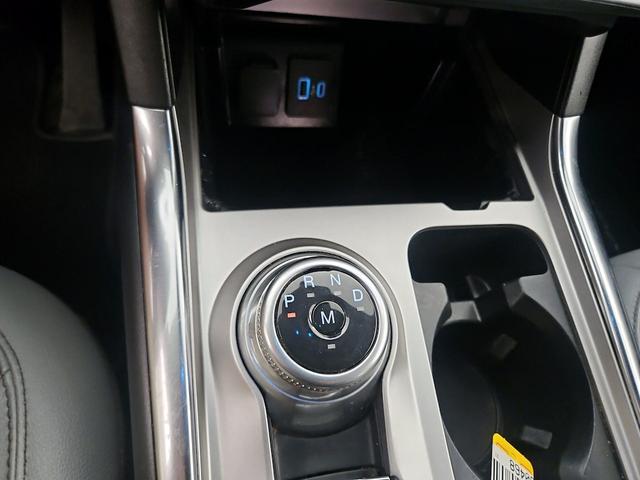Photo of 2021 White Ford Explorer