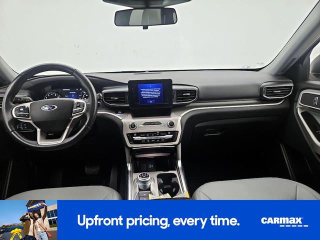 Photo of 2021 White Ford Explorer