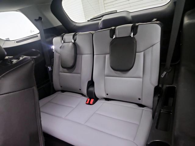 Photo of 2021 White Ford Explorer