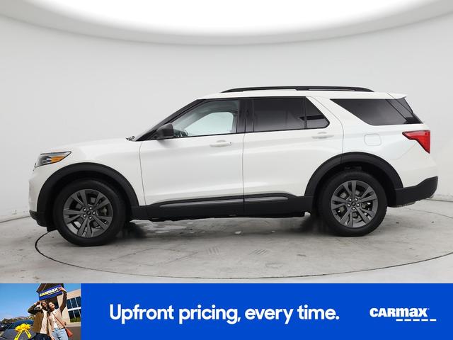 Photo of 2021 White Ford Explorer