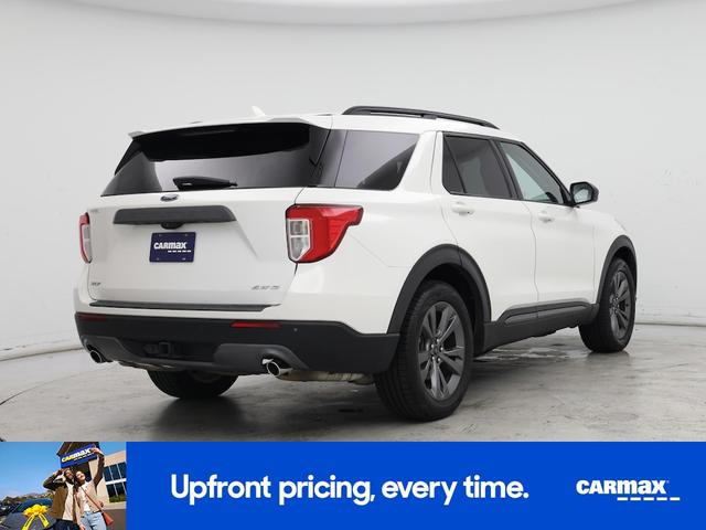 Photo of 2021 White Ford Explorer