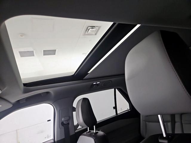 Photo of 2021 White Ford Explorer