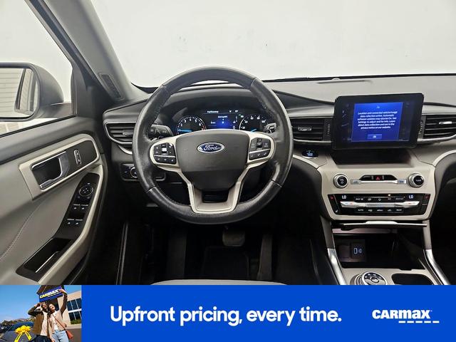 Photo of 2021 White Ford Explorer