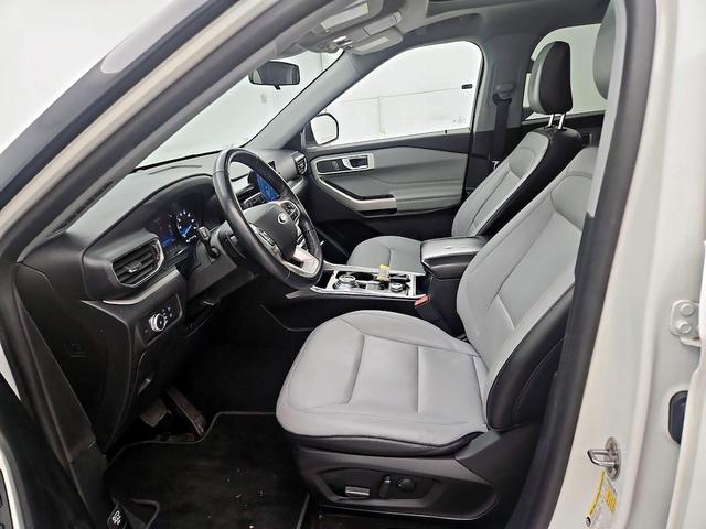 Photo of 2021 White Ford Explorer