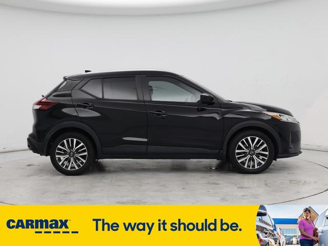 Photo of 2022 Black Nissan Kicks