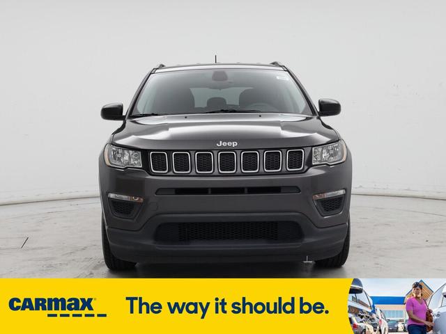 Photo of 2018 Gray Jeep Compass