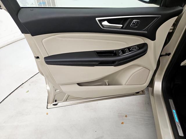 Photo of 2017 Tan Ford Edge
