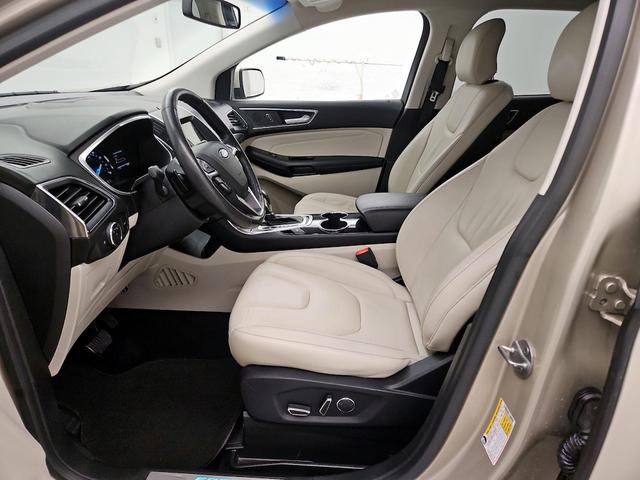 Photo of 2017 Tan Ford Edge