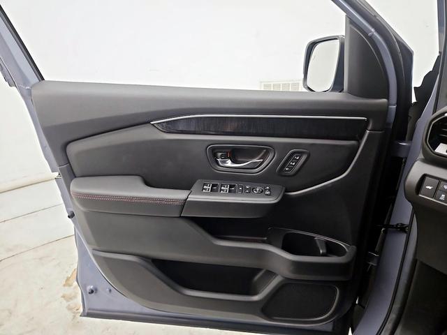 Photo of 2025 Blue Honda Pilot