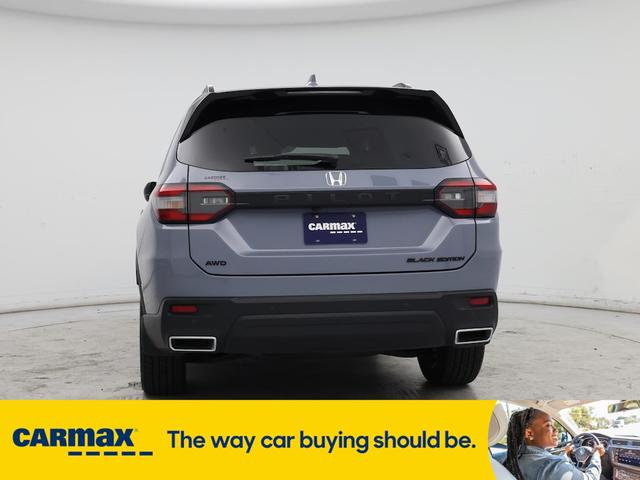 Photo of 2025 Blue Honda Pilot