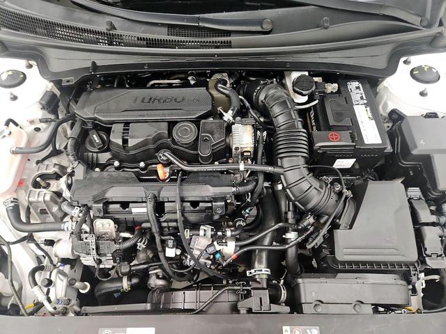 Photo of 2023 White Hyundai ELANTRA