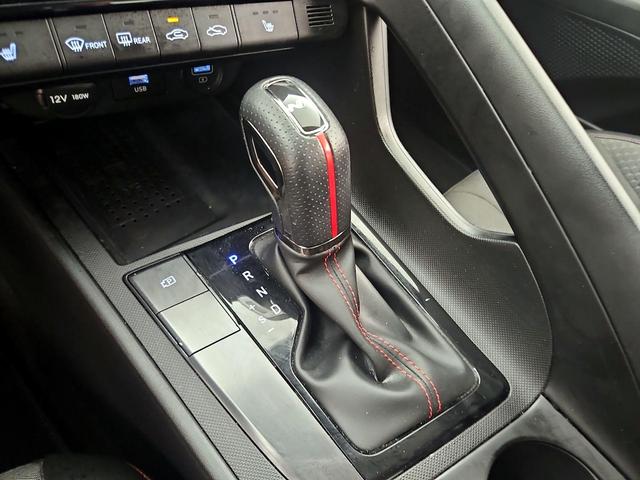 Photo of 2023 White Hyundai ELANTRA