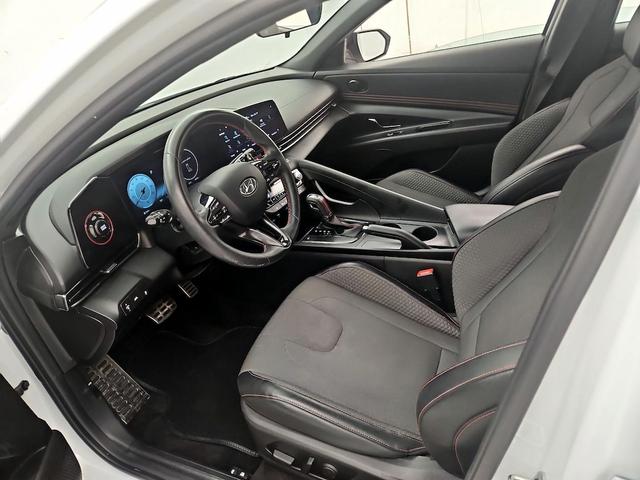Photo of 2023 White Hyundai ELANTRA