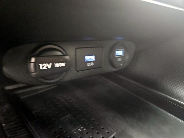 Photo of 2023 White Hyundai ELANTRA