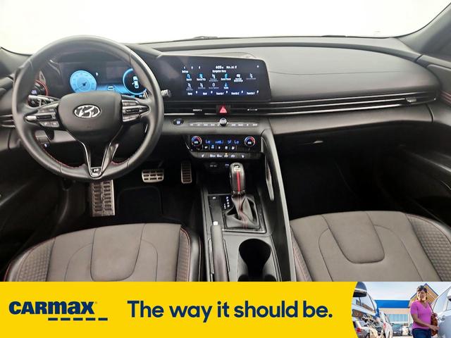 Photo of 2023 White Hyundai ELANTRA