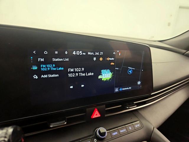 Photo of 2023 White Hyundai ELANTRA