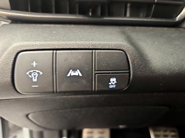 Photo of 2023 White Hyundai ELANTRA