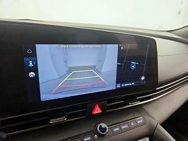 Photo of 2023 White Hyundai ELANTRA