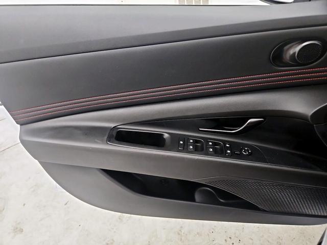 Photo of 2023 White Hyundai ELANTRA