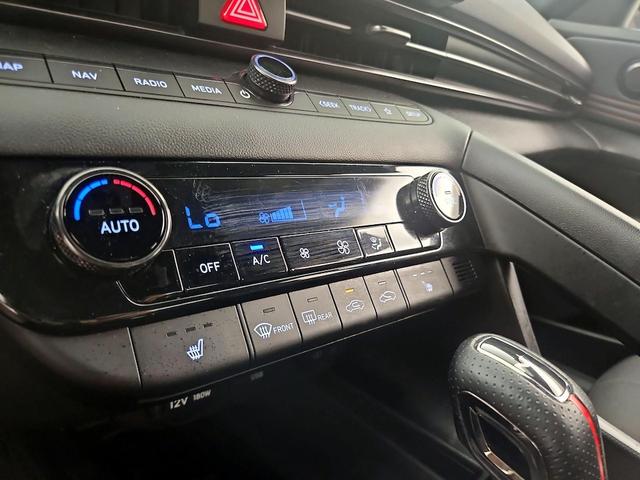 Photo of 2023 White Hyundai ELANTRA