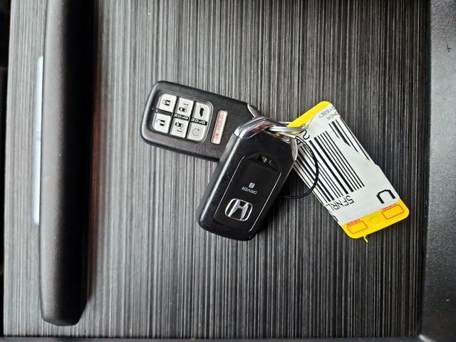 Photo of 2022 Gray Honda Odyssey