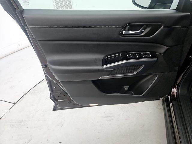Photo of 2022 Brown Nissan Pathfinder