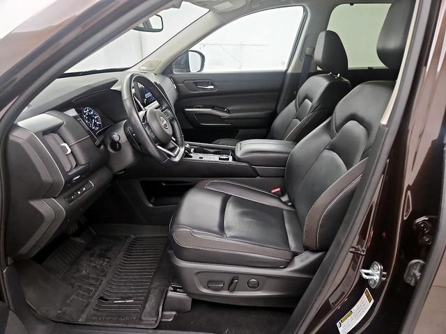 Photo of 2022 Brown Nissan Pathfinder