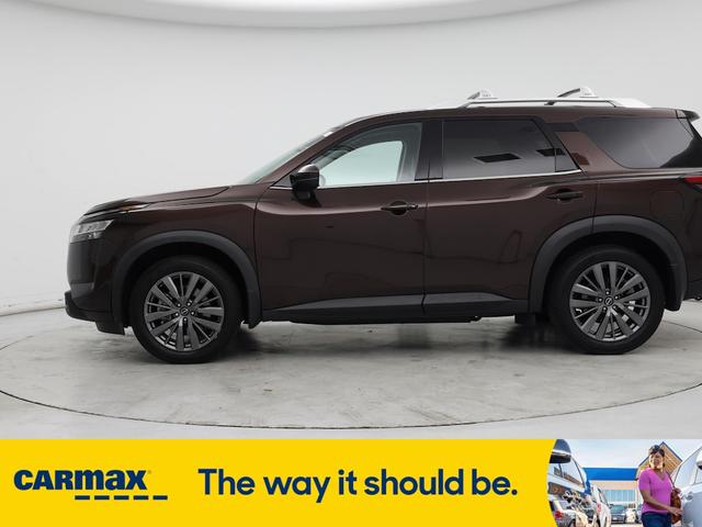 Photo of 2022 Brown Nissan Pathfinder