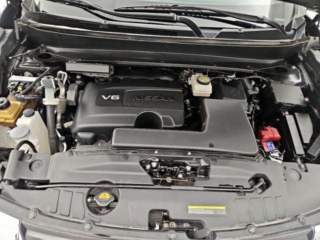 Photo of 2017 Gray Nissan Pathfinder