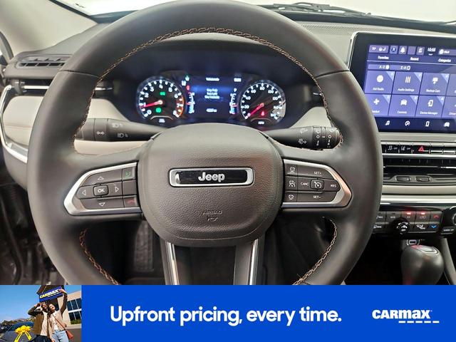 Photo of 2022 Gray Jeep Compass