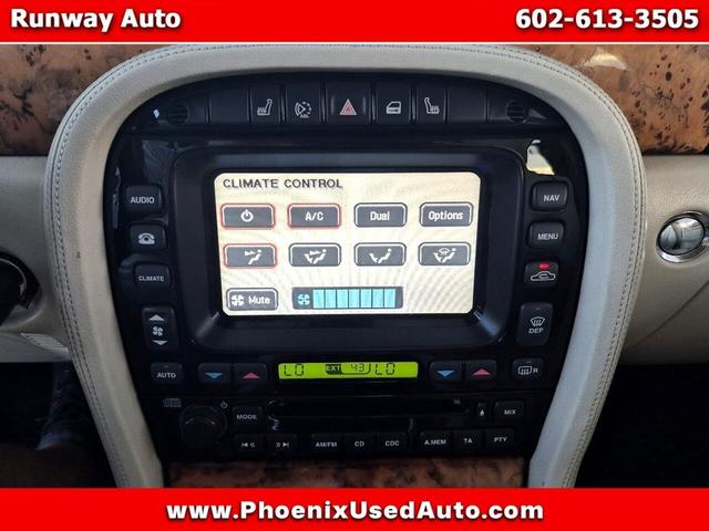 Photo of 2006 Light Green Jaguar XJ