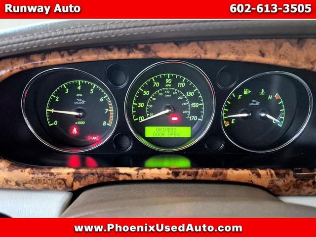 Photo of 2006 Light Green Jaguar XJ