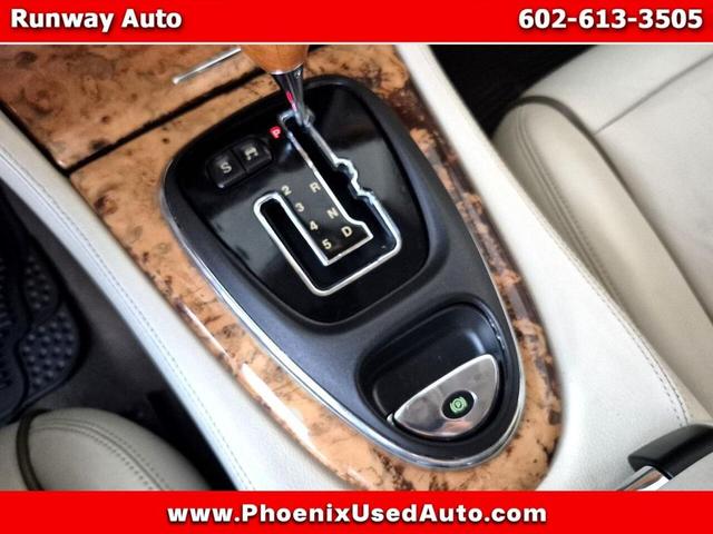 Photo of 2006 Light Green Jaguar XJ