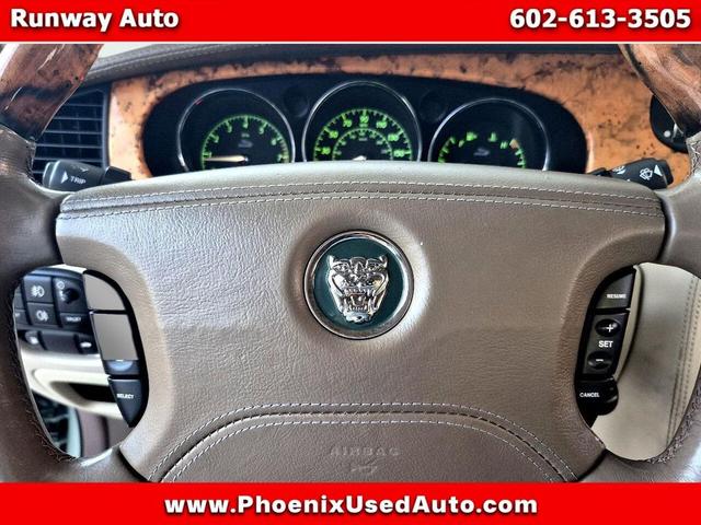 Photo of 2006 Light Green Jaguar XJ