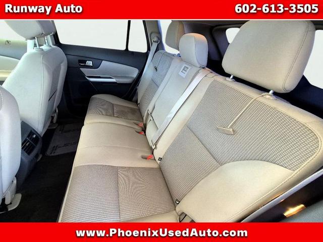 Photo of 2013 White Ford Edge